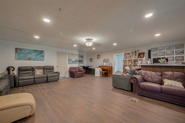 Building Photo - 2316 Green Meadows Dr