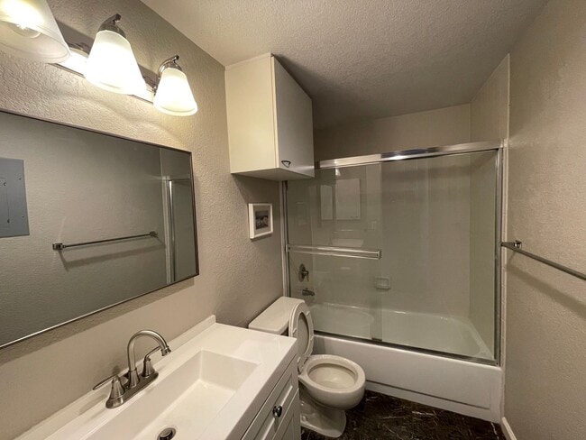 Building Photo - San Francisco furnished, High-floor studio...