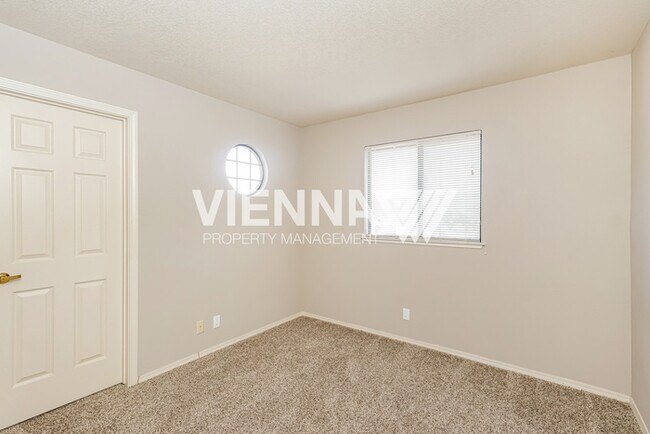 Building Photo - 441 N Lexington Dr