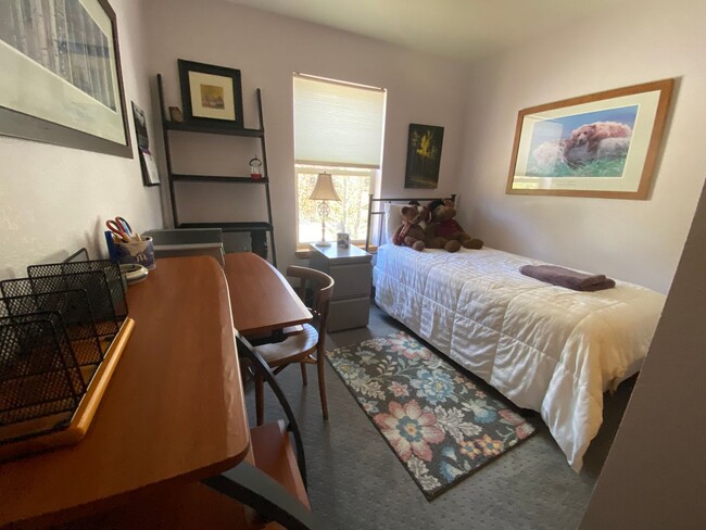 Building Photo - Deed Restricted! 3 bedroom in Monarch Town...