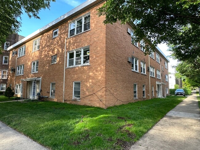 Building Photo - 8903 Lamon Ave