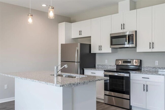 Building Photo - 2058 Silverstone Cir