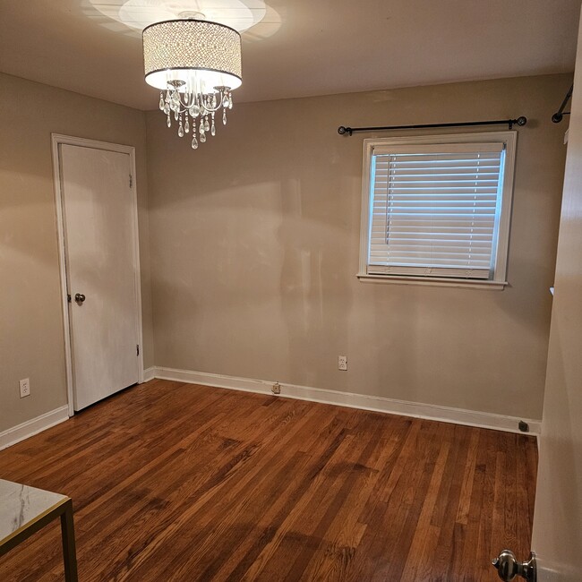Building Photo - 4403 Estate Dr