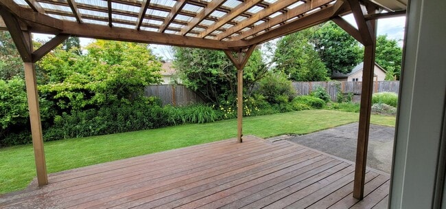 Building Photo - Gorgeous 4-bedroom home including a Two Car Garage