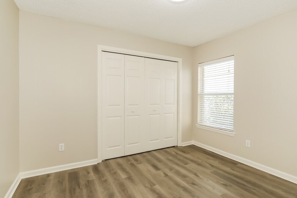 Building Photo - 2995 Thorncrest Dr