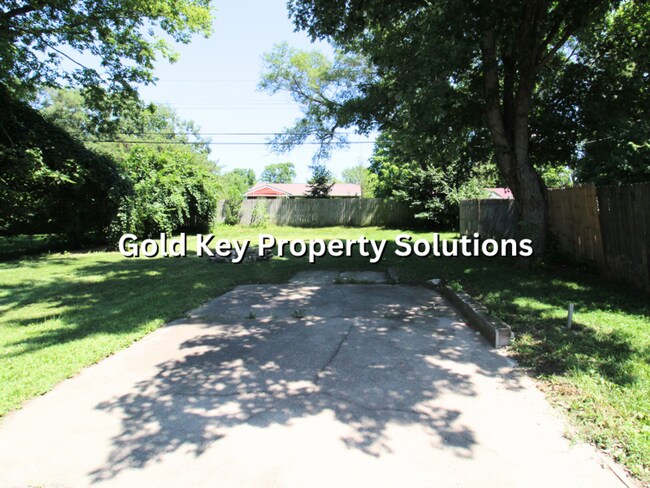 Building Photo - MUNCIE 3 BR 1 BA House with New Flooring and Paint (SECTION 8 APPROVED)