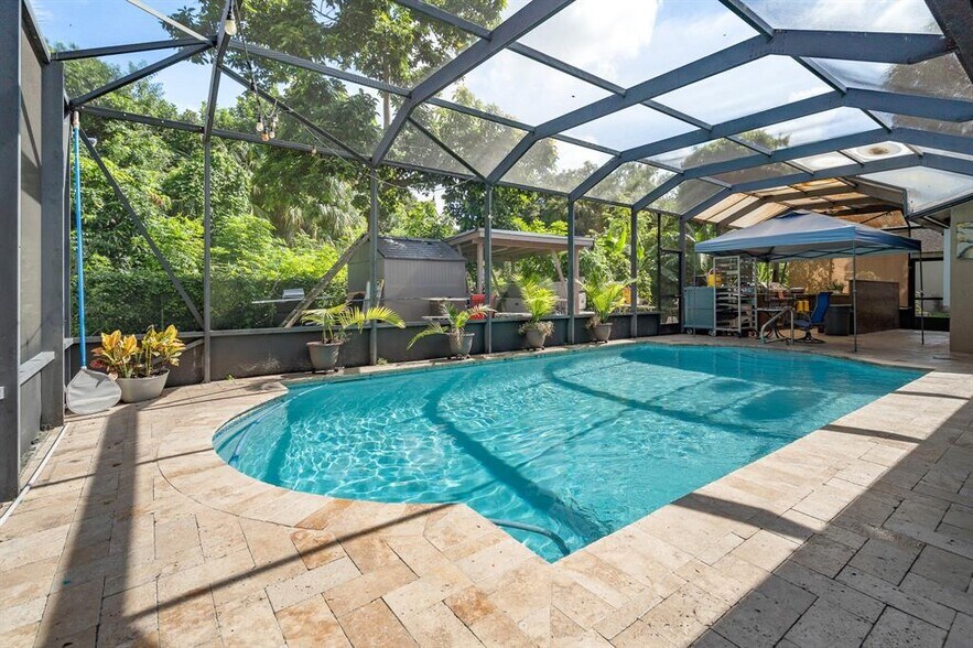 Building Photo - 6585 NW 46th St