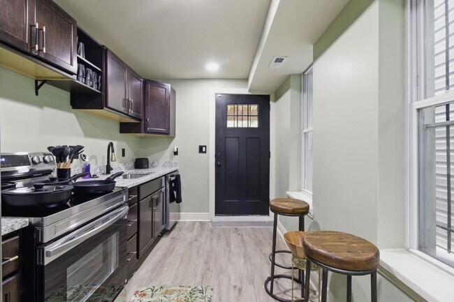 Building Photo - 1232 W Lombard St