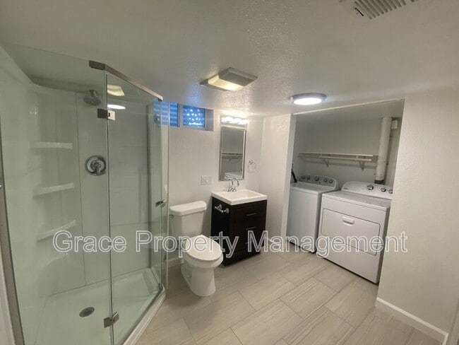 Building Photo - 9371 Bellaire Dr