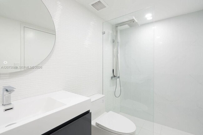 Building Photo - 7601 E Treasure Dr