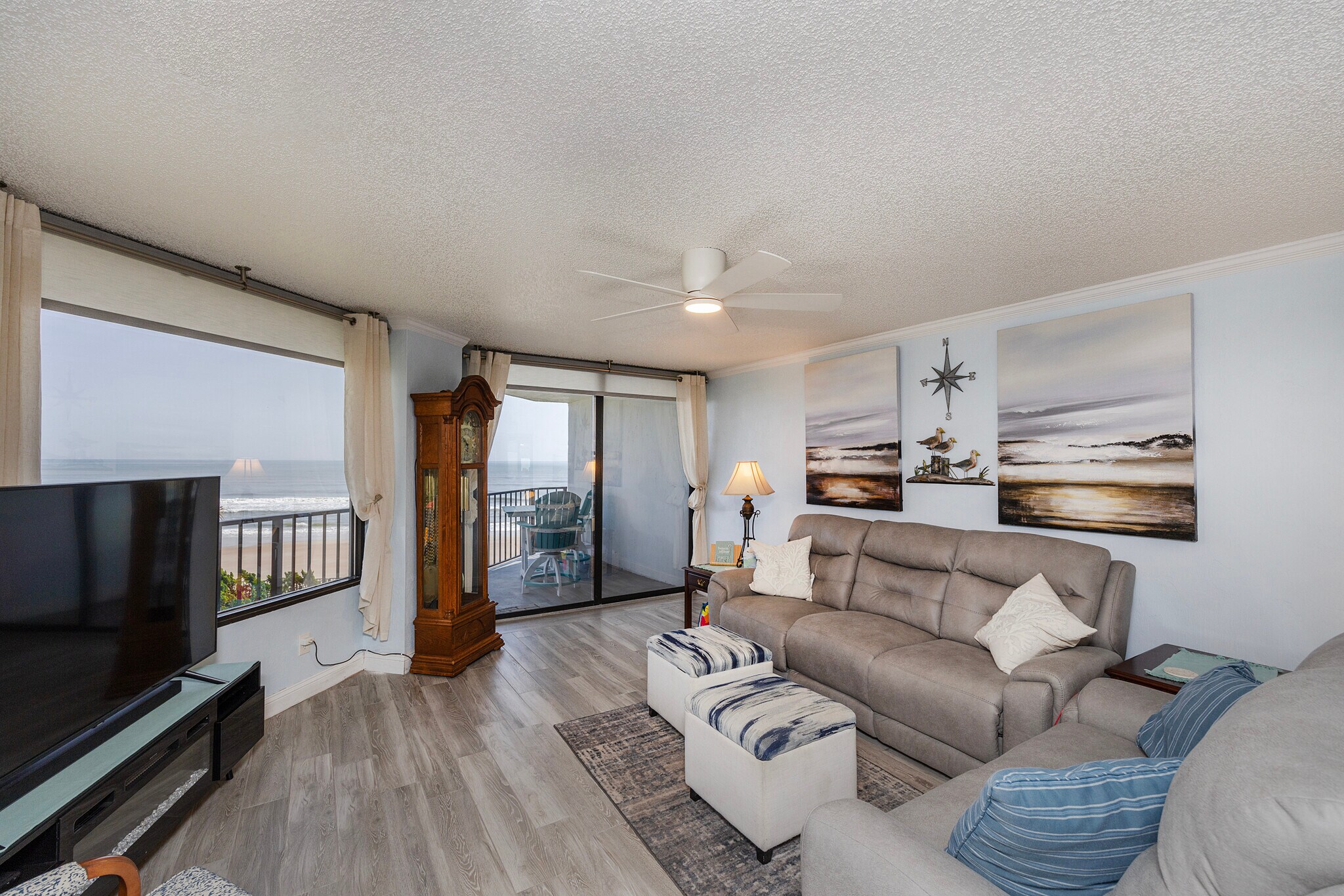 Livingroom - 2425 S Atlantic Ave