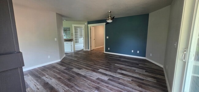 Building Photo - 6818 W Desert Ave