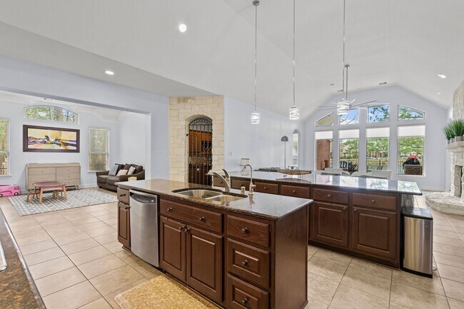Building Photo - 31114 Lakeview Bend Ln