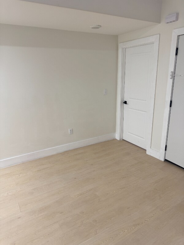 Building Photo - 466 Avon Ave