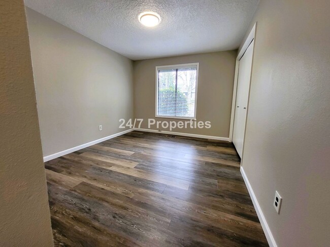 Building Photo - Winter discount - $200 OFF - 3BD I 2BA in ...