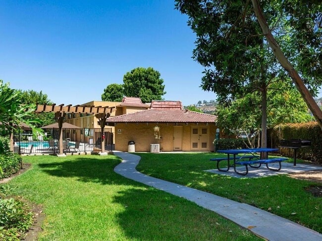 Building Photo - Spacious 2 BD/2BA, condo available for rent now in SDSU Area!