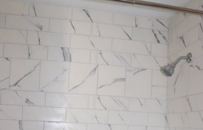 Building Photo - 18 Eden St