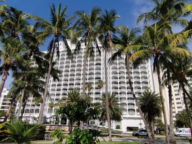 Primary Photo - 5401 Collins Ave
