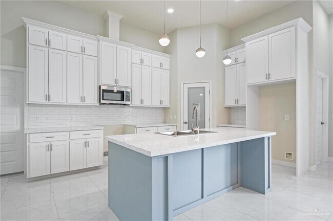 Building Photo - 19 E Boxwood Ave