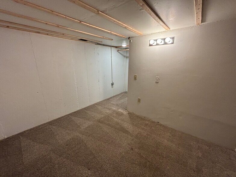 Building Photo - 527 1/2 Saint Johns Ave