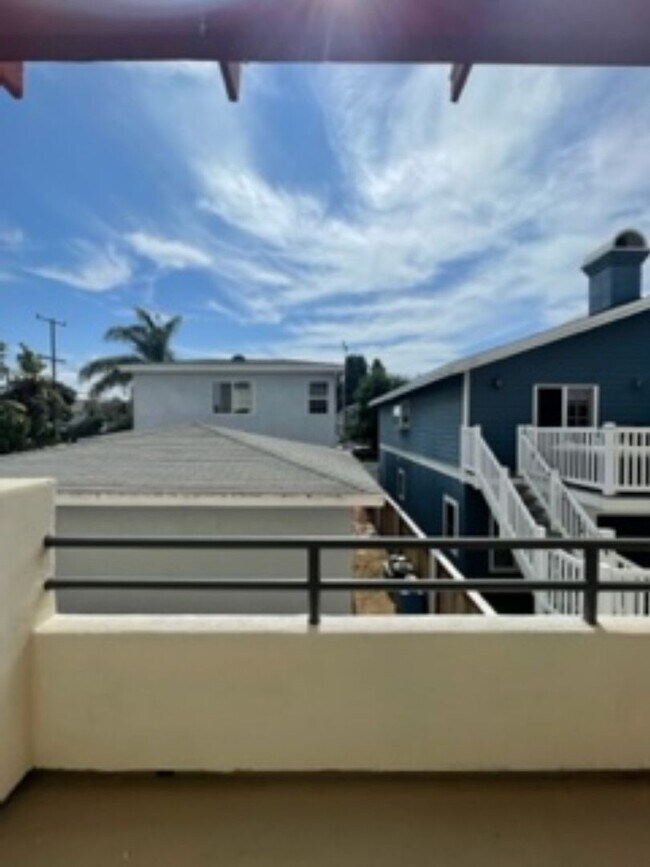 Building Photo - 4 bed 2.5 Plus bonus room in Redondo Beach.