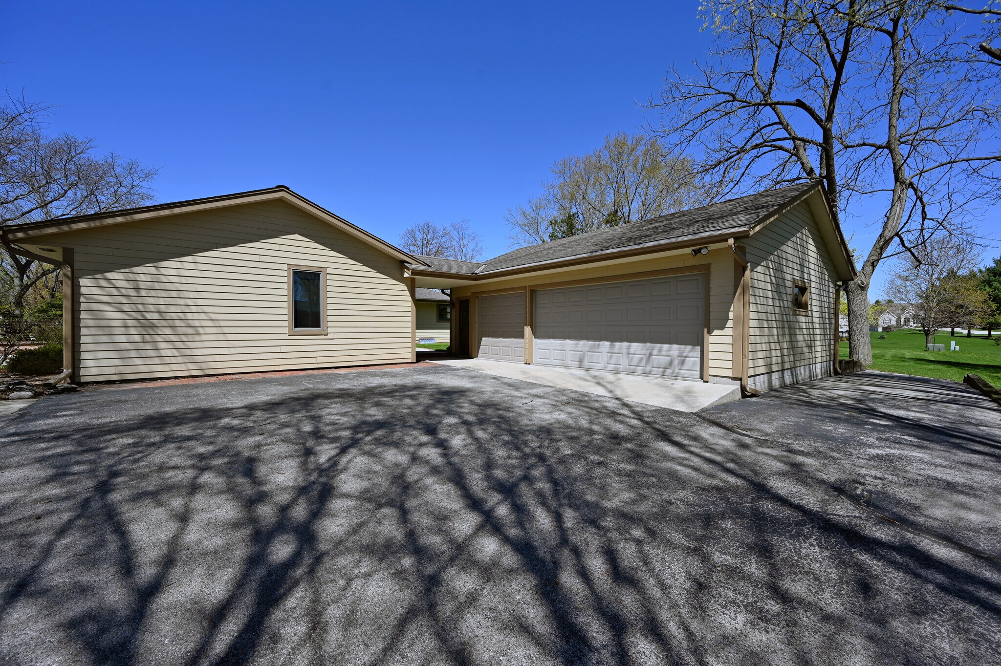 Building Photo - 202 Lac La Belle Dr