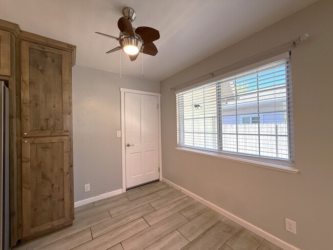 Building Photo - 1476 Hooker Oak Ave