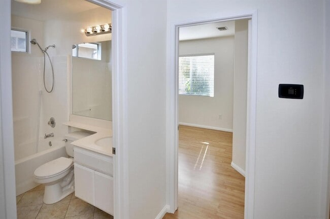 Building Photo - 11106 Ivy Hill Dr