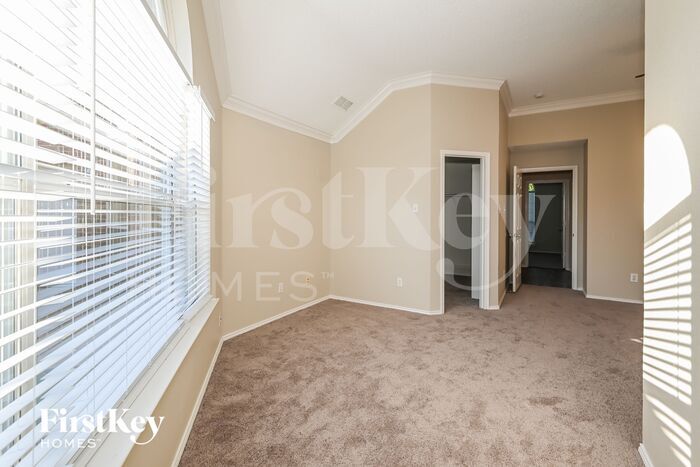 Building Photo - 2525 Hyacinth Dr