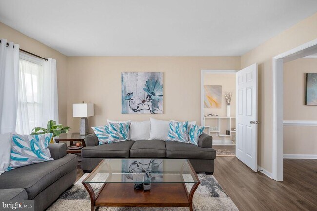 Building Photo - 15 Owen St