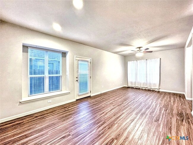 Building Photo - 152 Witchhazel Way