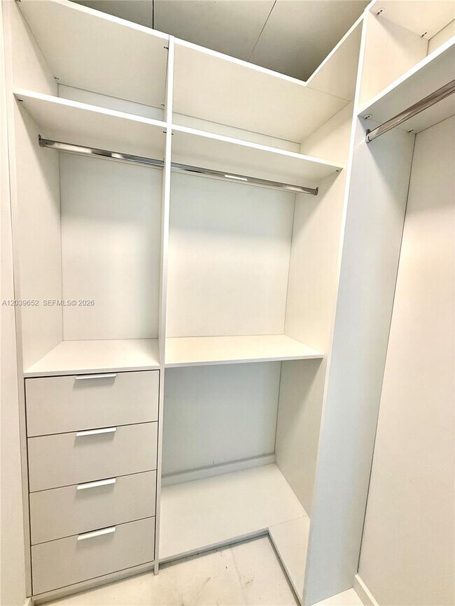 Building Photo - 300 Biscayne Blvd Way