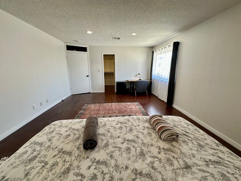 Building Photo - 4329 Murillo St