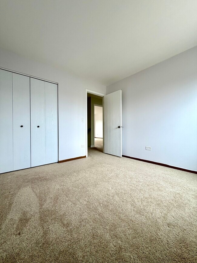 Building Photo - 665 Lakewood Farms Dr