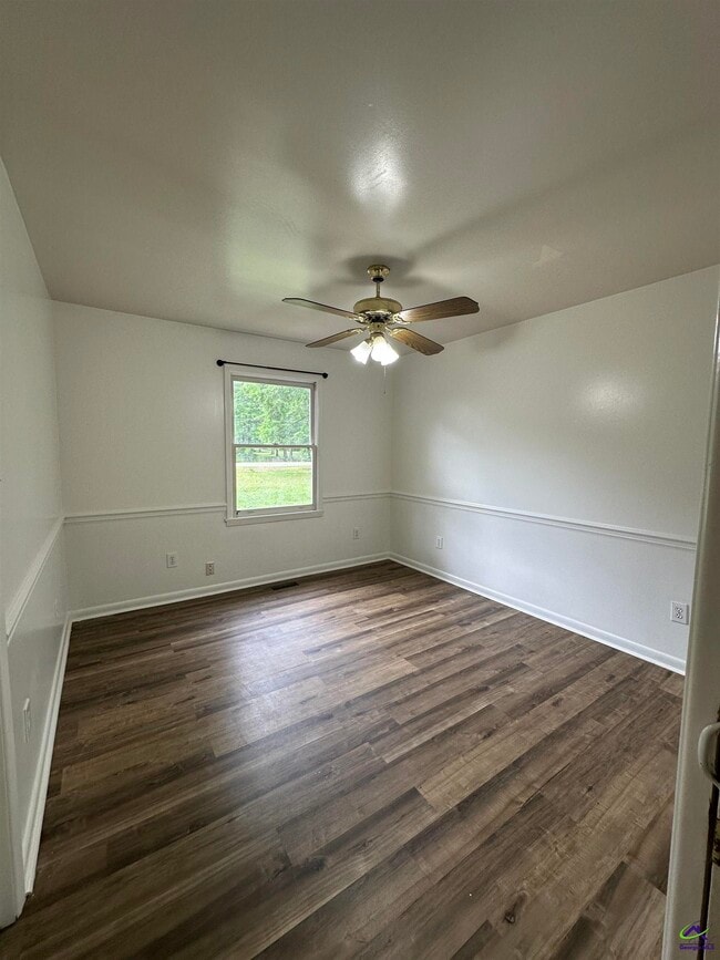 Building Photo - 124 Glen Oaks Rd
