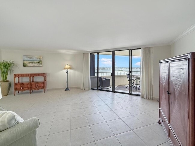 Building Photo - 5080 N Ocean Dr