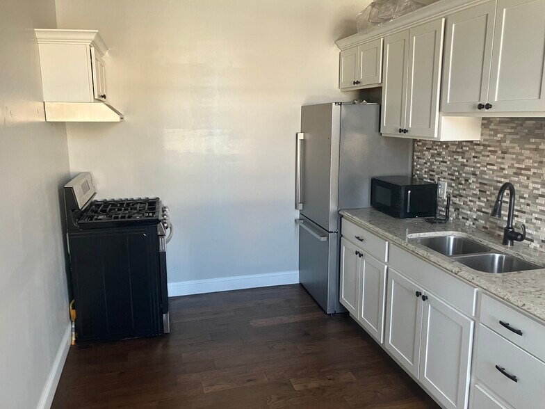 Building Photo - 118 E Sandusky St