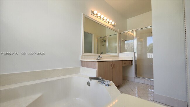 Building Photo - 924 Falling Water Rd