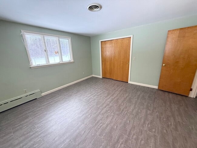 Building Photo - 1090 Pleasant St