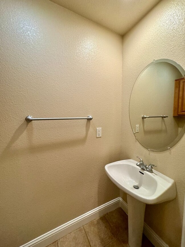 Building Photo - Beautiful Four-Bedroom Home Available in Folsom!