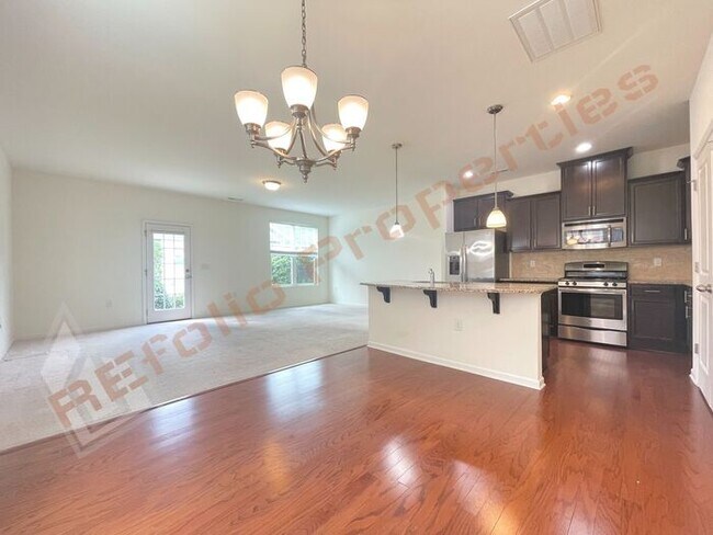 Building Photo - Beautiful 2 Story 3 Bedroom End Unit Townh...