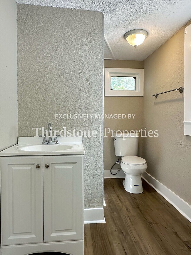 Building Photo - 459 W 59th St
