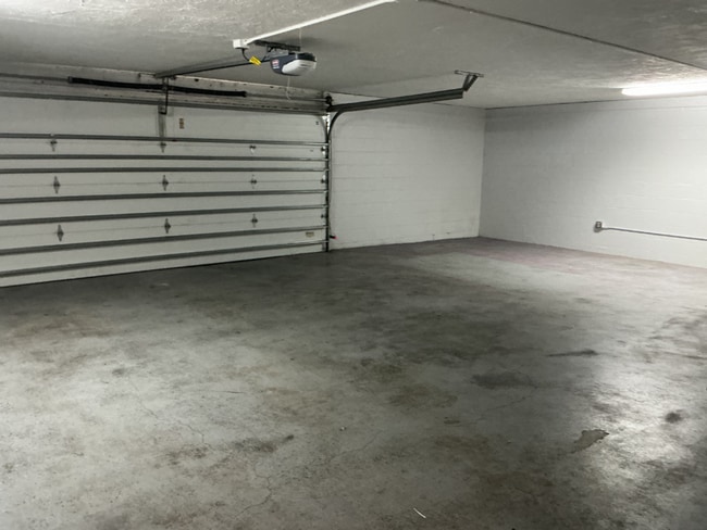 Building Photo - Lakeview Condo Coming Soon | Directly Acro...