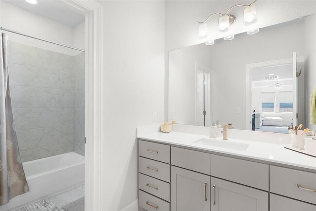 Building Photo - 3203 Scenic Valley Dr