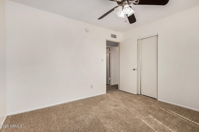 Building Photo - 13039 N 70th St