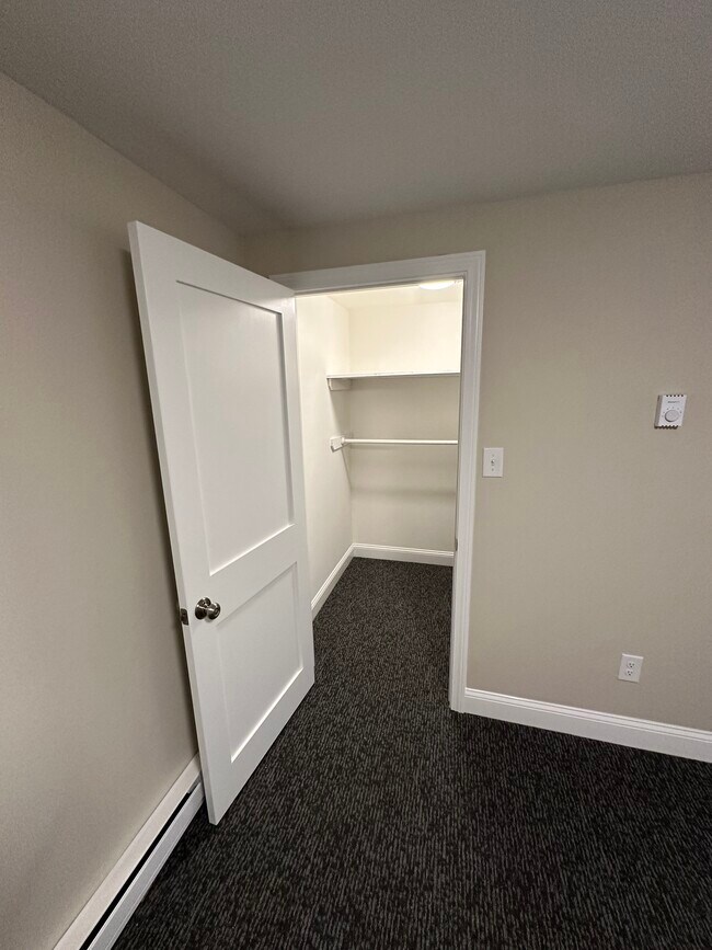 Building Photo - 61 River Rd