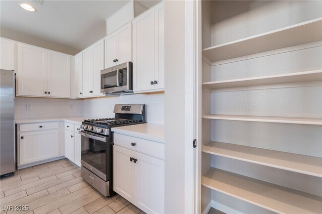 Building Photo - 4540 Anspach St