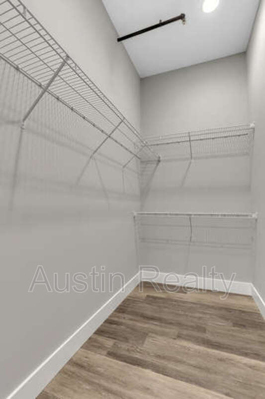 Building Photo - 5347 Nottingham Ave