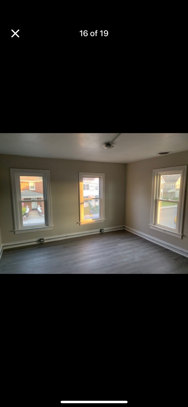 Building Photo - 639 E Middle St