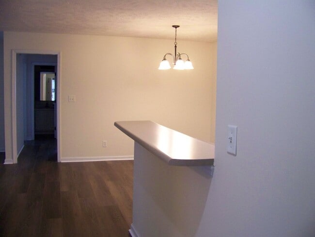 Building Photo - ELK RIDGE OF SOUTH VIEW CONDOMINUMS